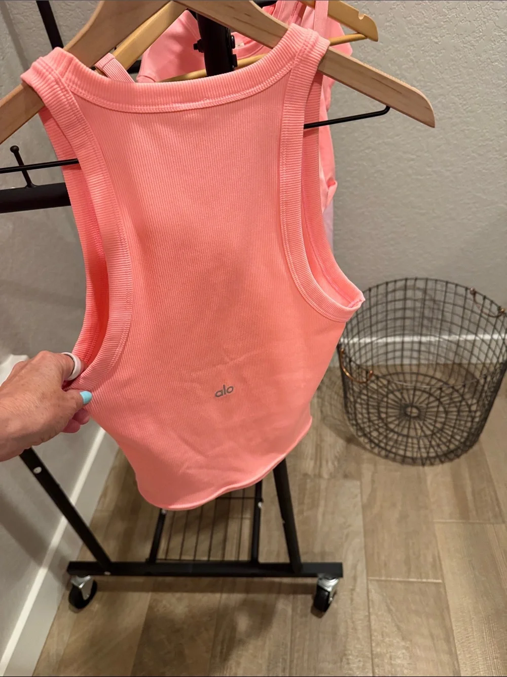 ALO Yoga Goddess Ribbed Go To tank-Neon Bubblegum Medium